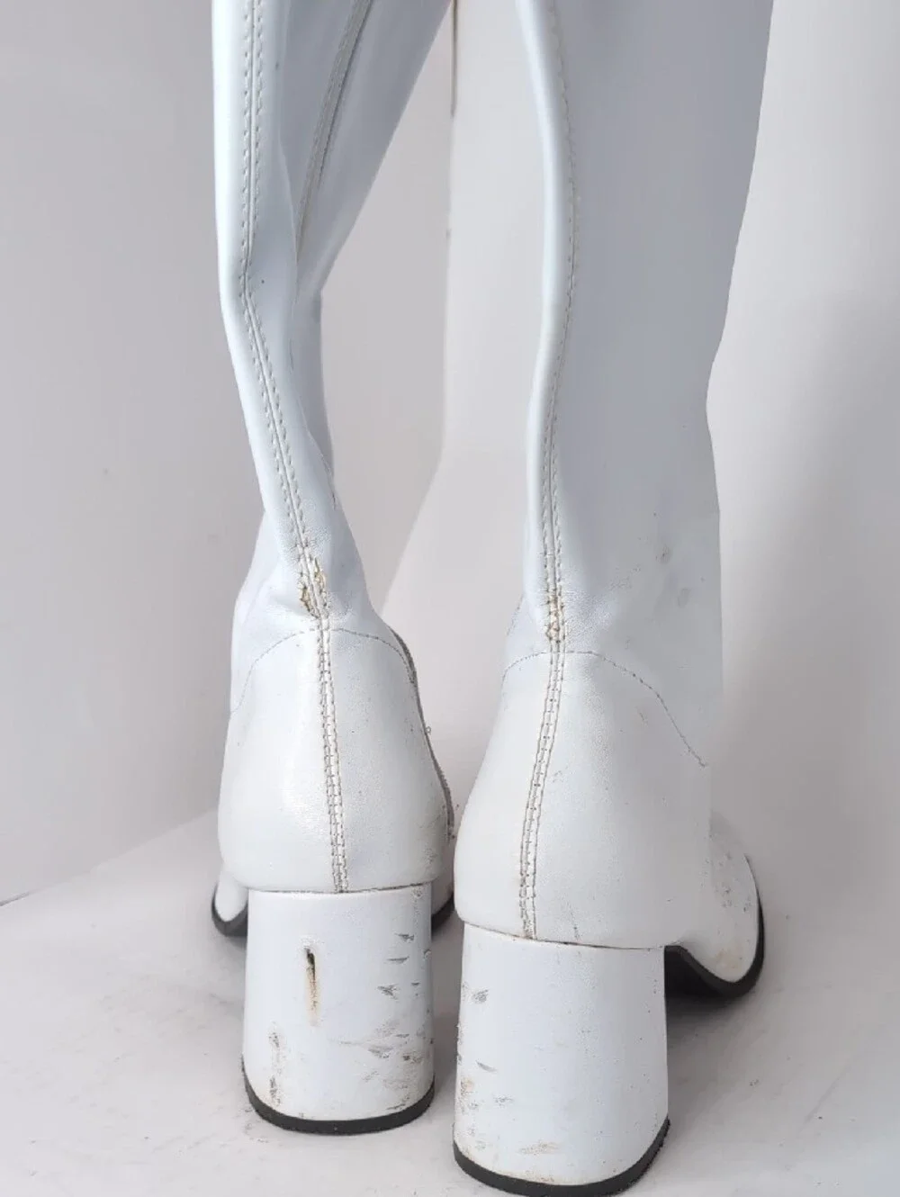Pre-Loved White Go Go Boots